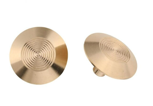 Die Verwendung taktiler Anzeigenoppen in Treppenhäusern