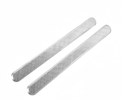 Wozu dienen taktile Bodenstreifen und wo werden sie normalerweise installiert?